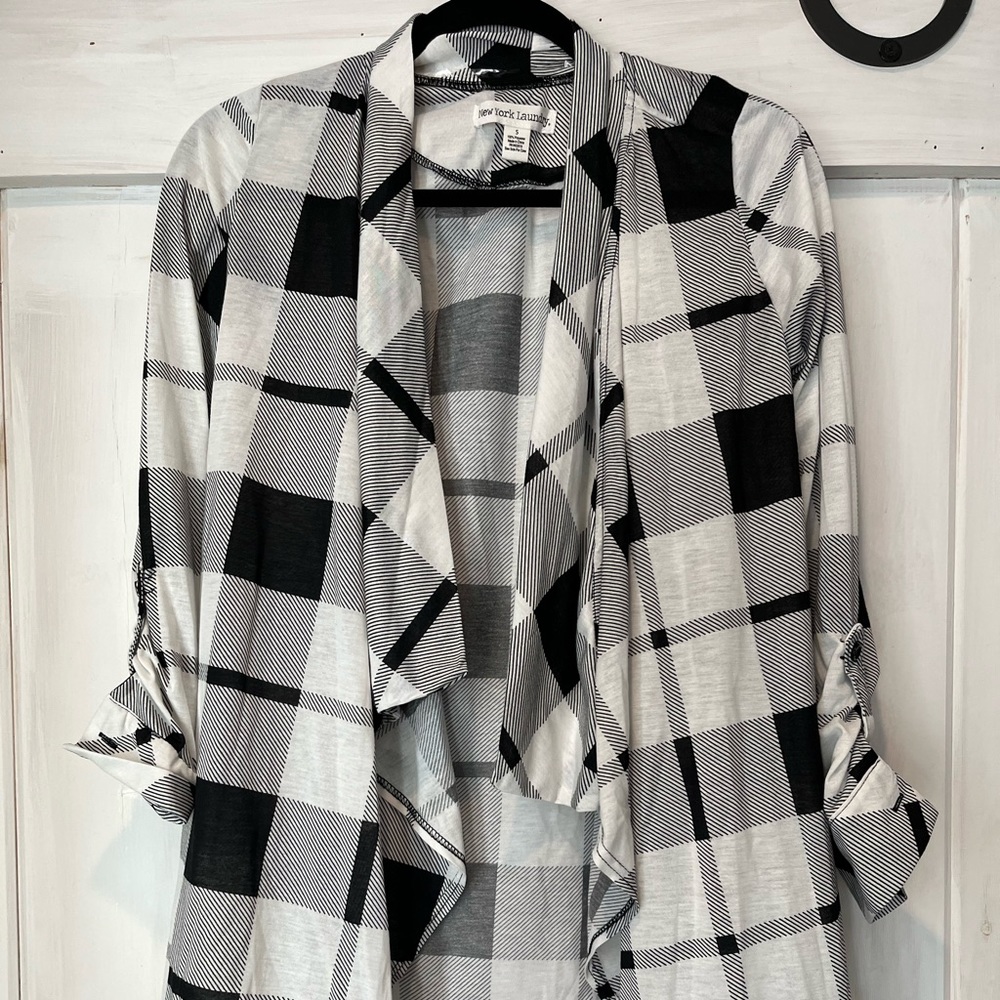 Lightweight black and white buffalo plaid open, flowy, 3/4 sleeve